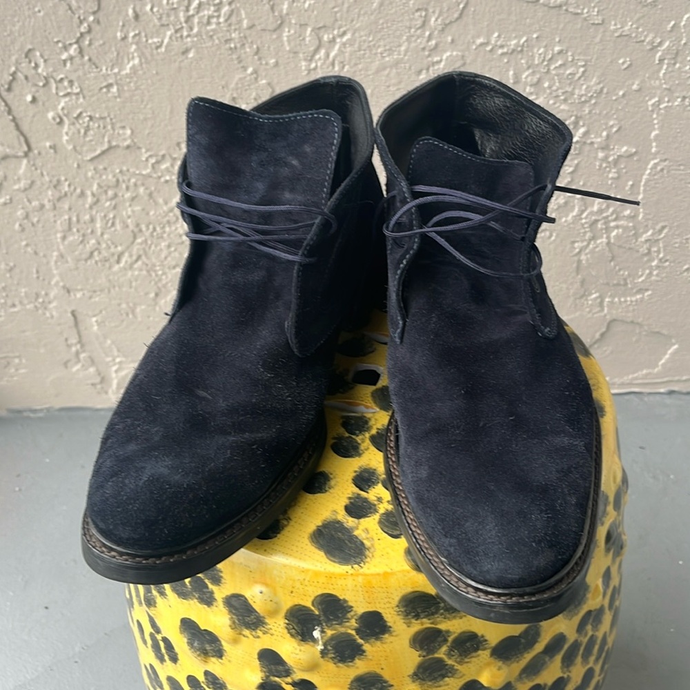 Men’s Bugatchi size 11 Navy Suede Chukkas